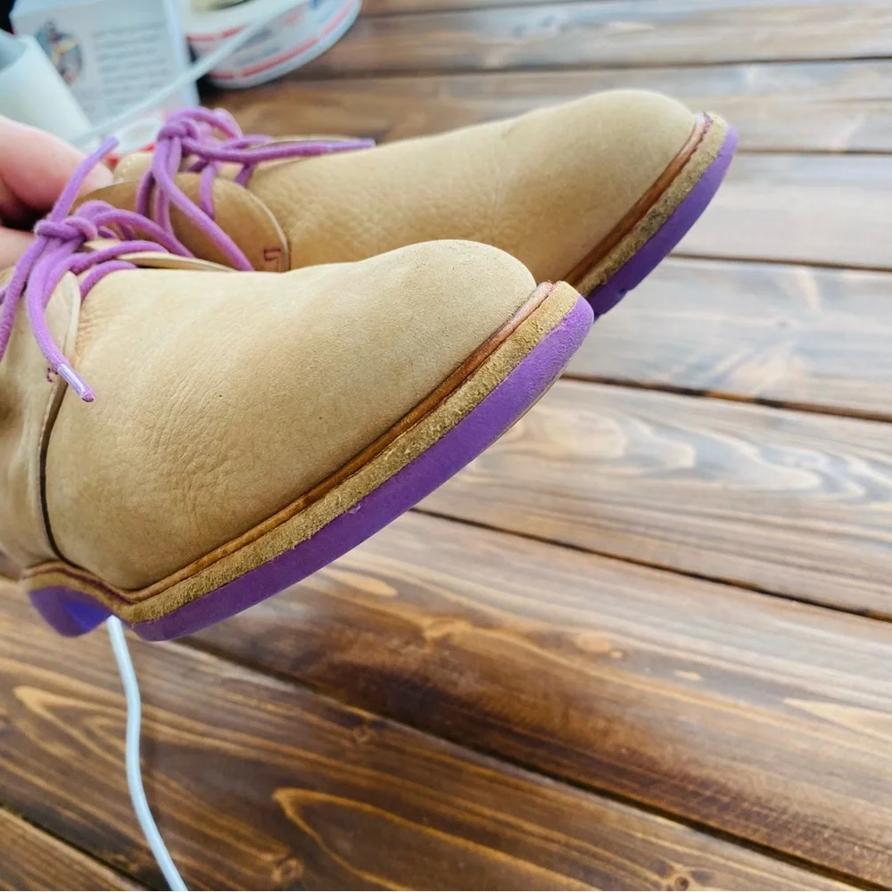 Cole Haan Lunagrand Tan Leather Chukka Ankle Boots‎ Orchid Purple Soles Size 6.5